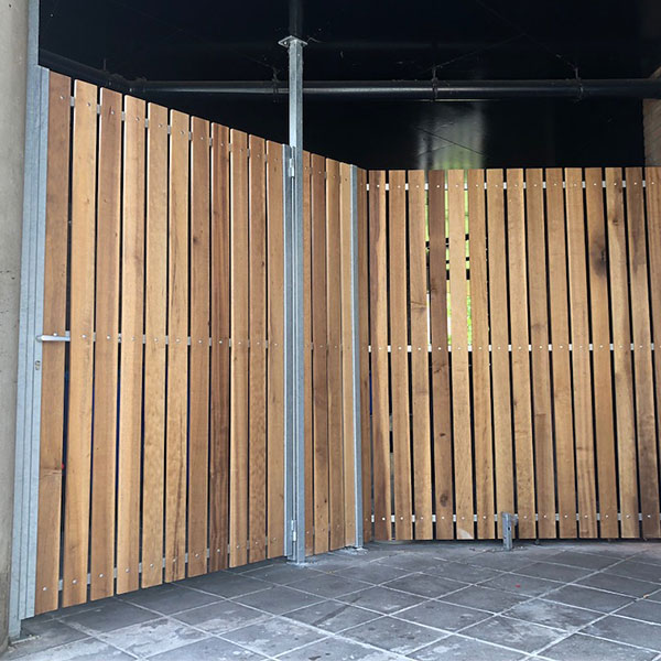 terreinafscheiding houten wanden