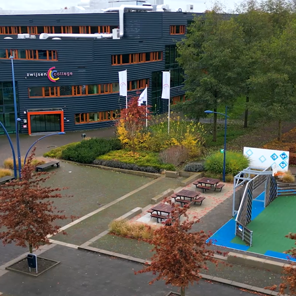 137908 straatmeubilair fietsparkeren fietsoverkapping afvalbak picknickset buitenbank fietsaanleunbeugels