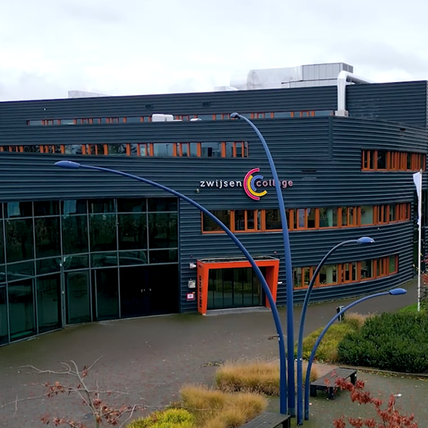 137908 straatmeubilair fietsparkeren fietsoverkapping afvalbak picknickset buitenbank fietsaanleunbeugels