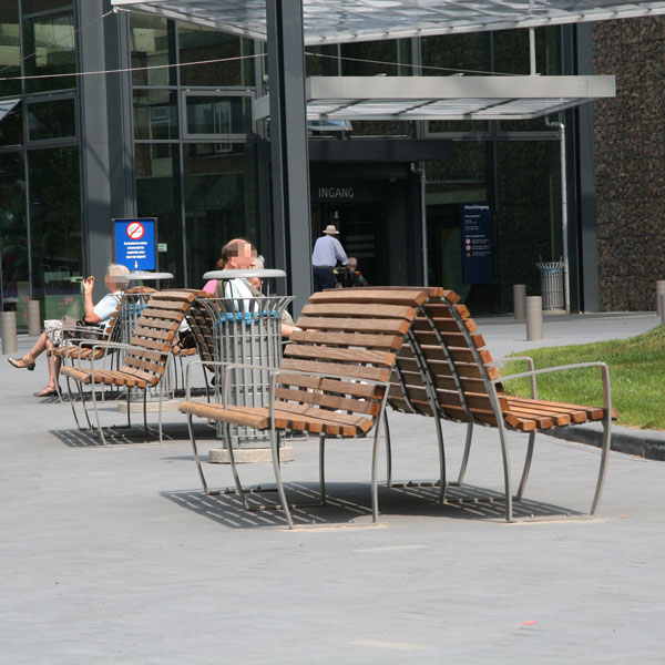 zitbank buitenbank straatmeubilair FalcoRelax ziekenhuis