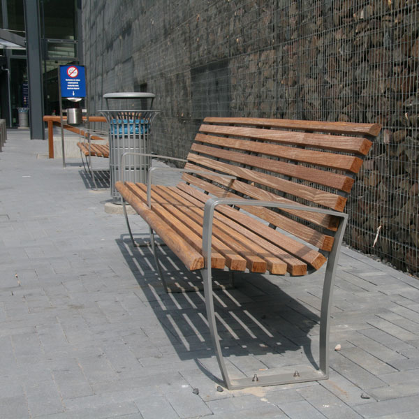 zitbank buitenbank straatmeubilair FalcoRelax ziekenhuis