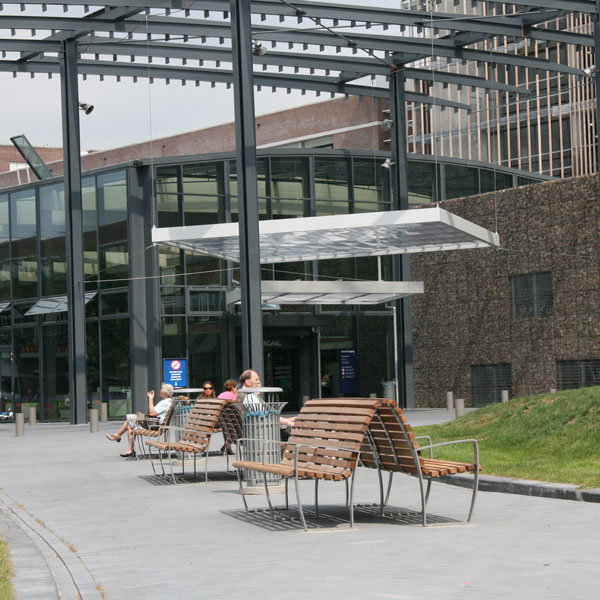 zitbank buitenbank straatmeubilair FalcoRelax ziekenhuis