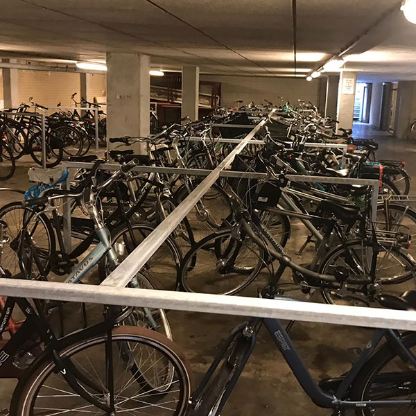 fietsparkeren fietsafscheiding geleidehek fietsafzetting