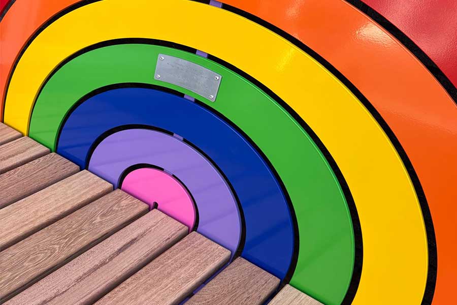 straatmeubilair buitenbank regenboogbank