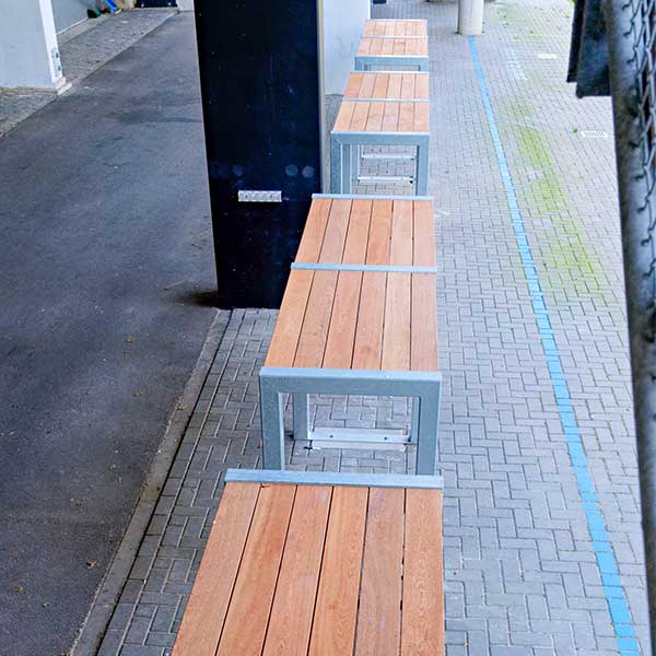 137990 straatmeubilair statafels