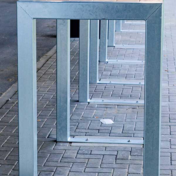 137990 straatmeubilair statafels